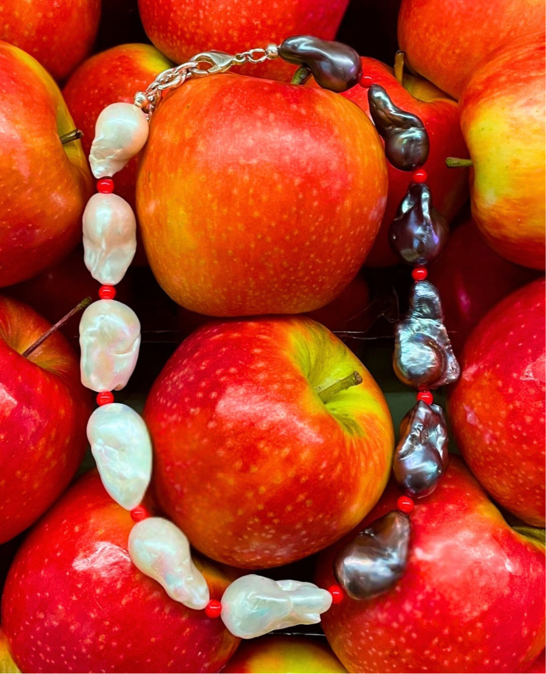 dadybones Yin and Yang Baroque Choker *red*